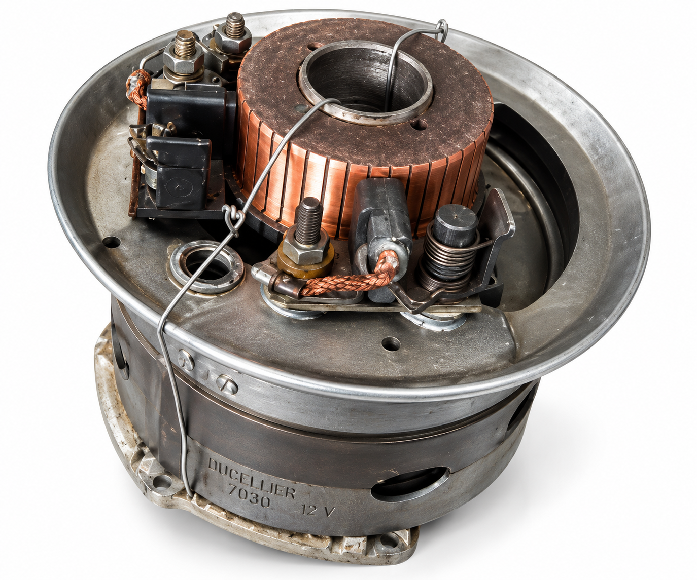 Dynamo ancienne de 2CV pour identification d'un montage électrique 6 volts